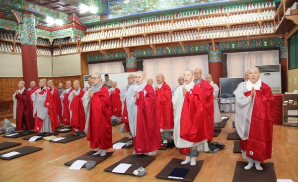 지난 12월 15일 한국불교전통문화전승관 3층 대불보전에서 전국비구니회 총회가 열렸고, 총회 후에는 연수교육이 실시됐다.