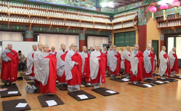 전국비구니회는 12월 15일 한국불교전통문화전승관 3층 대불보전에서 정기총회와 승려연수교육을 실시했다.