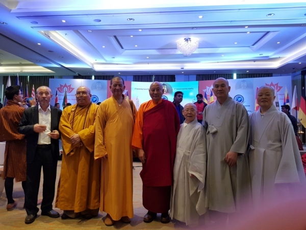 국제문화원장 내정자 원응스님(사진 맨 왼쪽)은 12월 10~11일 양일간 뉴델리 웰컴호텔에서 열린 인도국제불교연맹 제 2차 총회에서 집행이사로 선출됐다.
