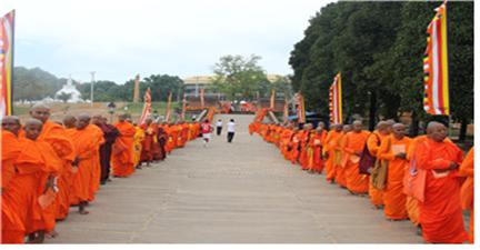 지난 2016년 12월 스리랑카 콜롬보 나가난다 사원에서 열린 스리랑카 전국 비구니 총회에 참석한 비구니 스님들, 이날 4200여명이 운집했다.
