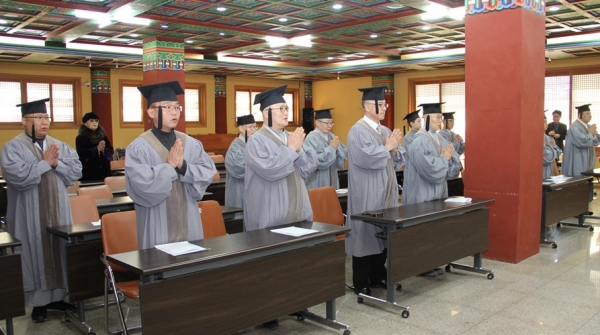 종립 동방불교대학은 2월 1일 한국전통불교문화전승관 1층 대회의실에서 제 34회 졸업식을 거행했다.