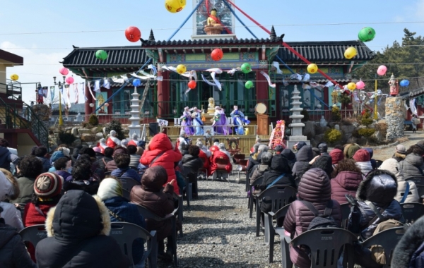 보타락가사는 3월 1일 20여명의 어산스님들이 집전하는 ‘용왕대재 및 방생법회’를 봉행했다.