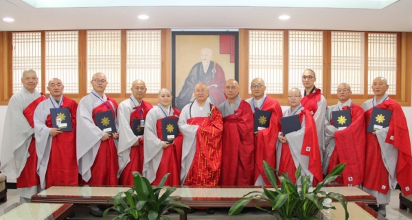 각 지역의 불교 소식과 종도들의 활동을 상세히 전해줄 한국불교신문 제2기 명예기자 16명이 4월 17일 임명장을 받고 본격 활동에 들어갔다.