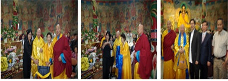 삼각산 문수원 창건주 고 법왕궁 보살님께서 몽골불교계를 방문, 휠체어를 기증하고 있는 모습.