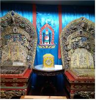 몽골불교의 복드 칸(왕) 부처(夫妻)가 사용한 법좌