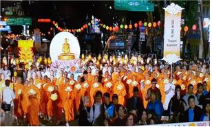 한국에 있는 태국스님들과 신도들도 연등회에 참여.