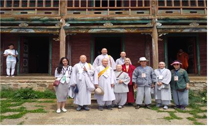 한국불교대표단이 복드 칸 여름 궁전(박물관)을 방문, 기념촬영.