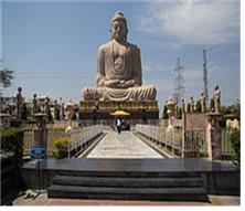 고오타마 싯다르타가 보리수 아래서 무상정등각을 이룬 금강보좌 뒤에 세워진 대탑사원.
