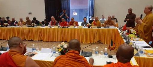 국립베트남 불교승가회와 아시아불교평화회의 연석회의가 12월 14일 오전 닌빈 바이 딘 파고다  (拜頂寺)에서 열렸다.