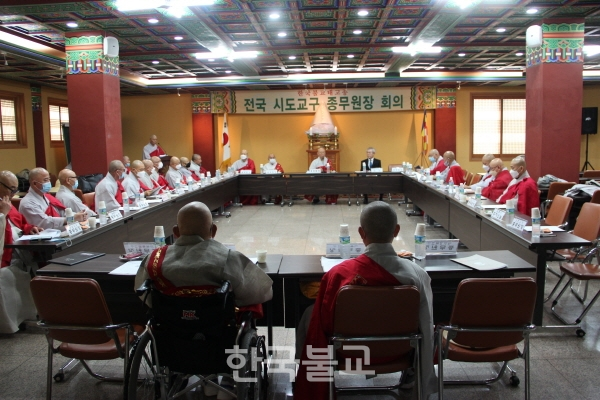 지난 7월 17일 전승관 1층 대회의실에서 개최된 전국시도교구종무원장 회의 광경.