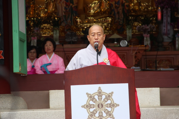 사단법인 인천불교총연합회 제32대 회장 능해당 법성 스님이 취임법회에서 취임사를 하고 있다.