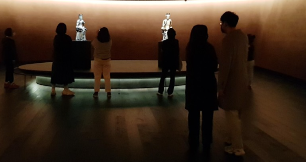 국보 반가사유상 두 점이 전시돼 있는 국립중앙박물관 '사유의 방'.