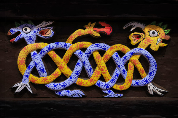 최금란 이사장의 작품 ‘수미단의 즐거운 청룡황룡(해남 대흥사)’.