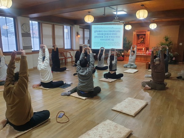 우리함께빌딩서 진행된 선 명상 수업 장면.