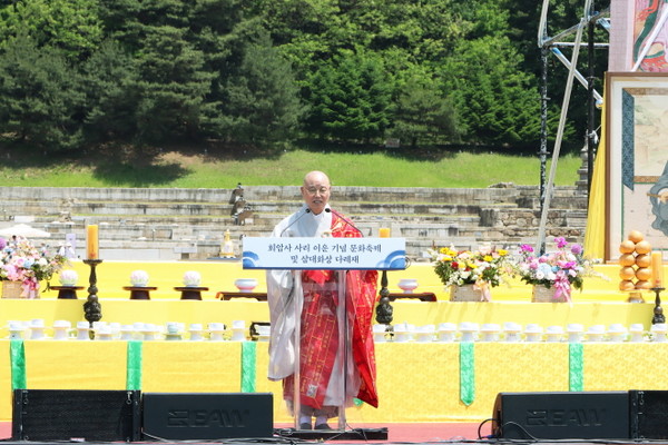 한국불교태고종 총무원장 상진 스님이 축사를 하고 있다.