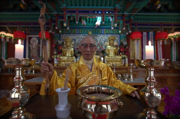 설운 스님은…1957년 10살 때 선암사로 출가해 3년 동안 행자 생활을 하다가 1961년 3월에 회암 스님을 은사로 득도한 뒤, 1973년 6월 묵담 스님에게 대승보살계를 수지했다. 2012년 선암사 주지 소임을 맡았으며, 제14대 중앙종회 의장과 제5대 원로회의 차석부의장을 맡는 등 종단의 주요 소임을 역임했다. 2024년 7월 10일 승정으로 추대됐다. 현재는 경기도 양주시 남면에 기원정사를 창건하고 농사를 지으며 불사에 전념하고 있다.