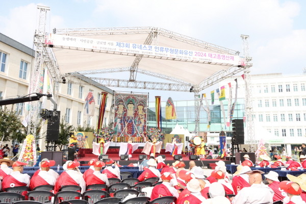 영산재 시연이 펼쳐지고 있는 무대.