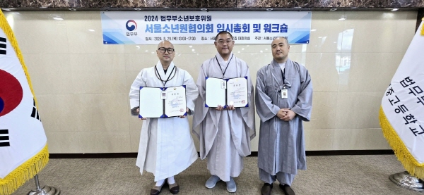 사진 왼쪽부터 여진 스님, 회안 스님, 장호 스님