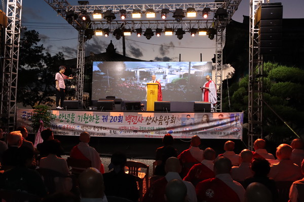 총무원장 상진 스님이 축사를 하고 있다.