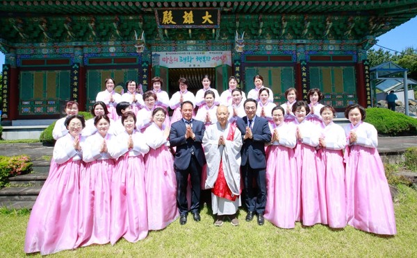 제주 금붕사나유타합창단.