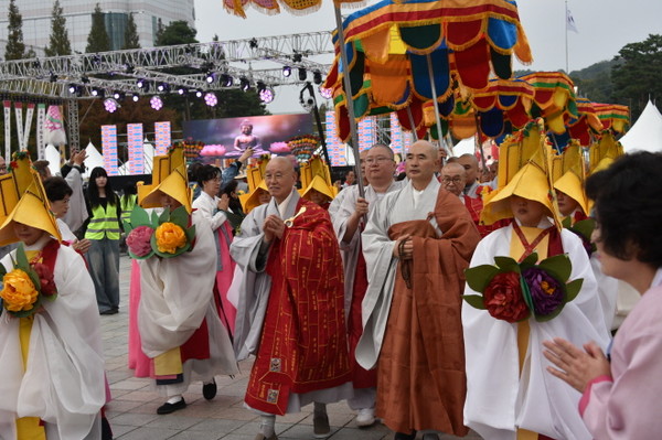 총무원장 상진 스님과 대한불교조계종 제25교구본사 봉선사 주지 호산 스님을 선두로 종사이운이 이루어지고 있다.