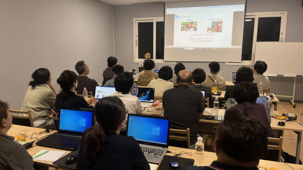 제주 백제사에서 AI활용 불교콘텐츠 개발 교육이 진행되고 있다. 교육은 지난 10월 22일부터 11월 19일까지 매주 화요일 실시됐다.