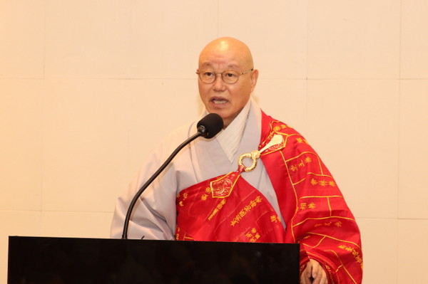 총무원장 상진 스님이 격려사를 하고 있다.