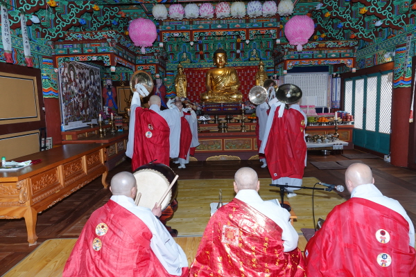전북영산작법보존회가 결산총회를 갖고 있다(사진 위). 이에 앞서 선조사 다례재를 봉행했다.