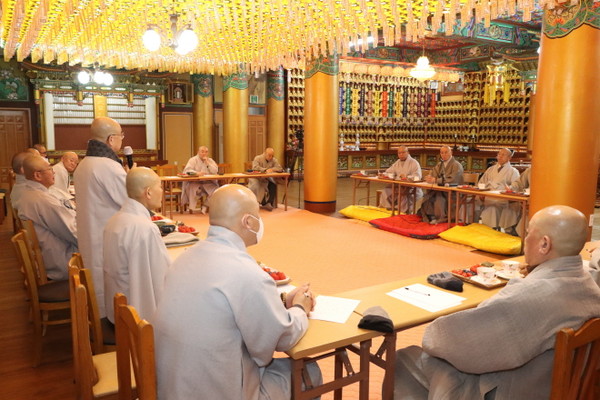 한국불교태고종 무형유산 보유단체 간담회에서 한 참석자가 발언하고 있다.
