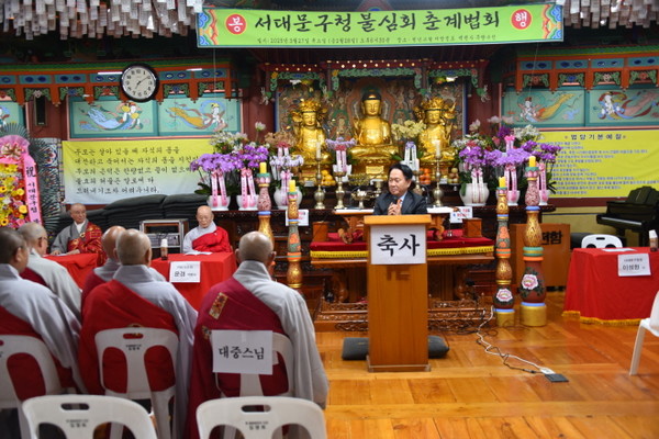 이성헌 서대문구청장이 축사를 하고 있다.