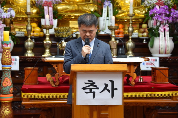 인사말을 하고 있는 박용기 불심회 회장.