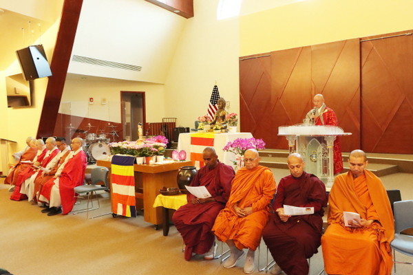 총무원장 상진 스님이 평택 주한미군기지 캠프 험프리 봉축법요식에서 법문을 하고 있다.