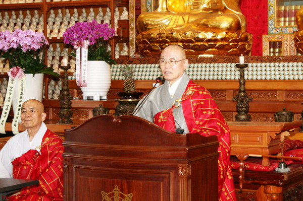 총무원장 상진 스님이 전국 승려 전법사(교임) 연수교육에서 격려사를 하고 있다.