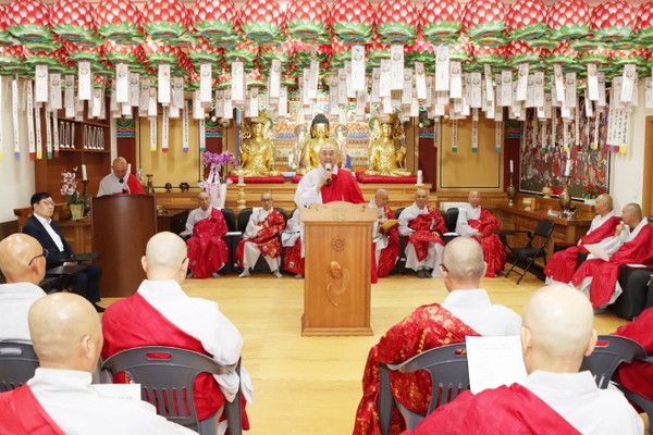 대구경북교구 종무원장 영범 스님이 인사말을 하고 있다.