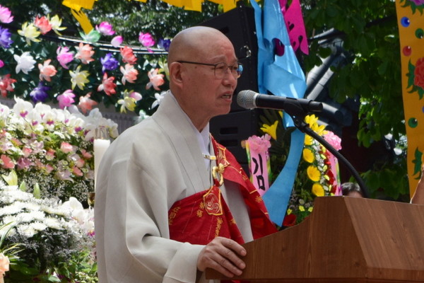 총무원장 상진 스님이 격려사를 하고 있다.