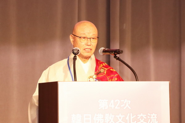 환영사를 하고 있는 한일불교문화교류협의회 이사장 상진 스님.
