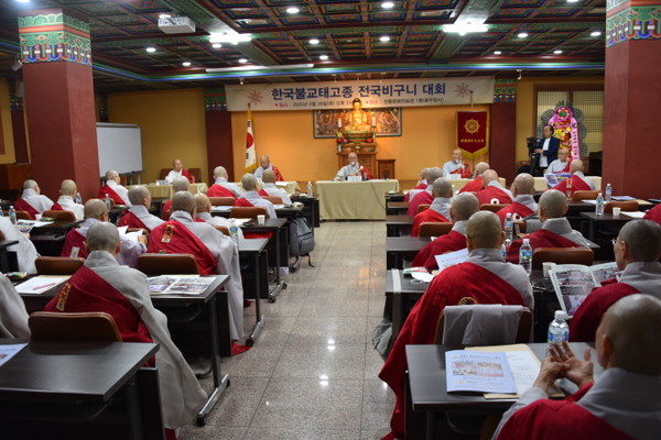 총무원장 상진 스님의 주재로 집행부와 전국비구니회가 교류의 시간을 갖고 있다.