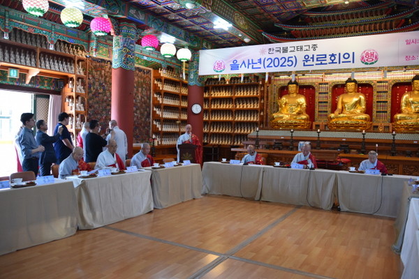 총무원장 상진 스님이 환영사를 하고 있다.