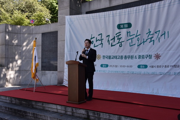 축사를 하고 있는 서대문구 김동아 국회의원.