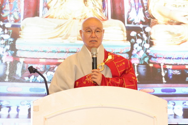 총무원장 상진 스님이 격려사를 하고 있다.