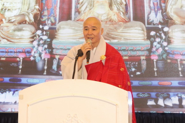 환영사를 하고 있는 충북교구 종무원장 도성 스님.