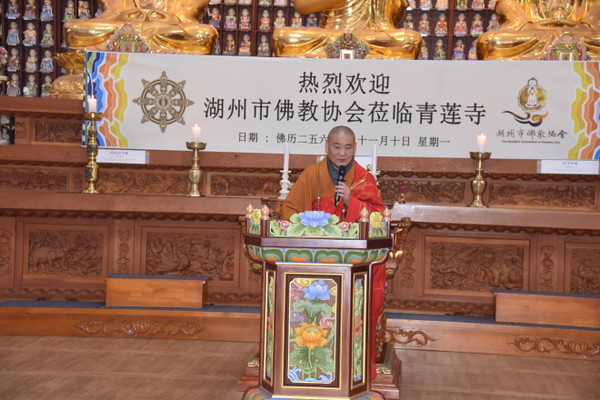 답사를 하고 있는 계륭 스님.