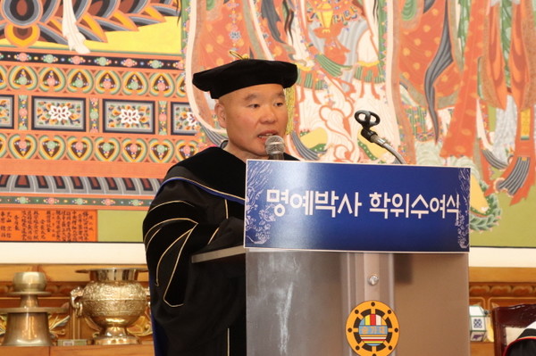 중앙승가대 총장 월우 스님이 인사말을 하고 있다.