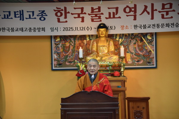 축사를 하고 있는 중국 하저우시불교협회장 계륭 스님.