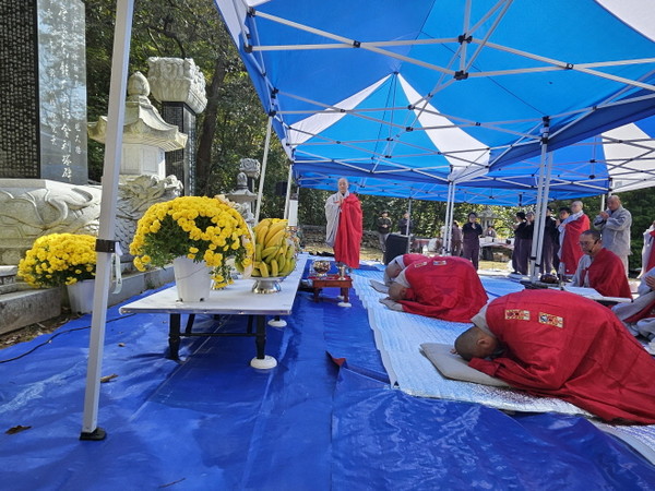 남허당 남현 대종사 다례재가 선암사 제2부도전 앞에서 엄수되고 있다.